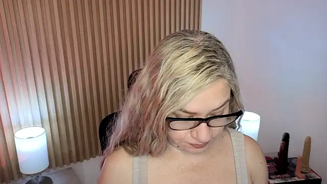 Snapshot of MarianL0ve chatting on 02-07-26, 10:56 MarianL0ve online show from 02-07-26, 10:56