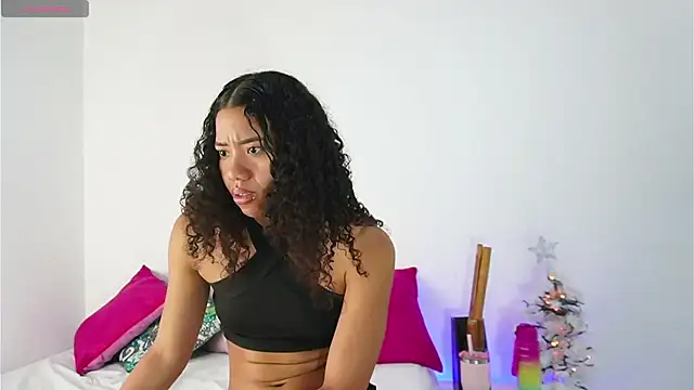 Snapshot of AlessaMaya chatting on 01-01-25, 04:39 AlessaMaya online show from 01-01-25, 04:39
