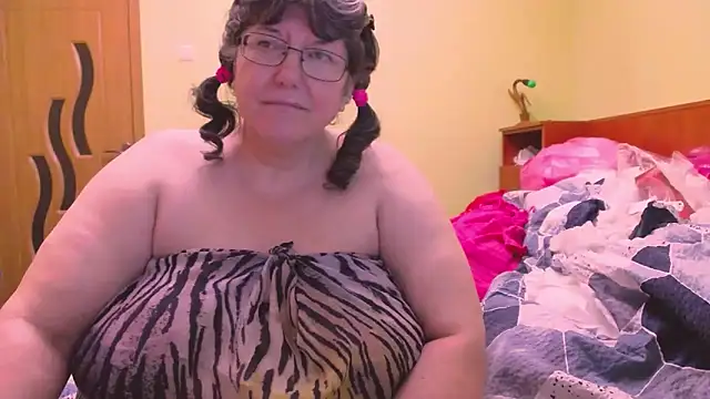 HugeTits online show from 12-15-25, 01:44