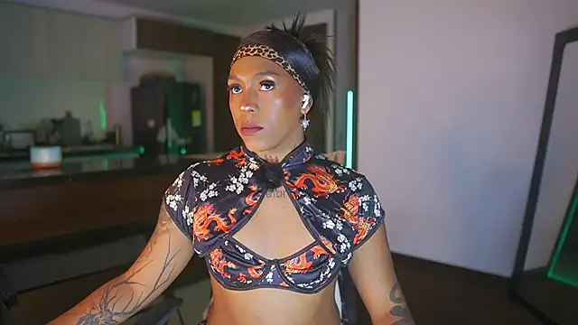 AmberRaus online show from 10-21-25, 02:11