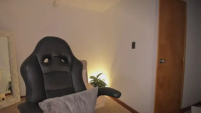 Ally Snow online show from 11-11-25, 10:54