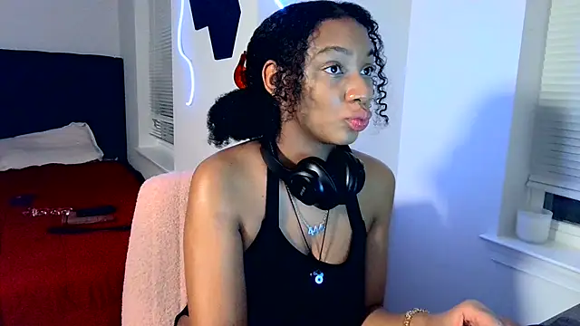 EatSweetMolly online show from 02-20-25, 10:48