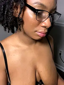 EatSweetMolly online show from 09-29-25, 04:30