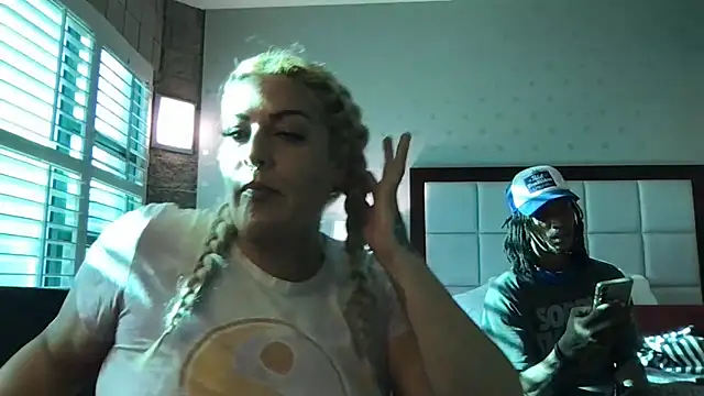 Snapshot of ShineyQuinn chatting on 06-17-26, 12:21 ShineyQuinn online show from 06-17-26, 12:21