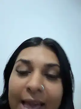layla amin online show from 11-02-25, 01:54
