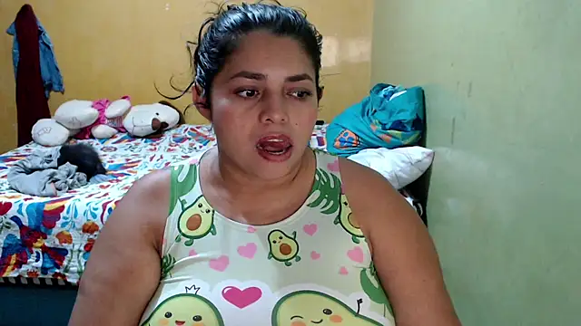 Snapshot of yulieth_bbw chatting on 09-15-25, 12:33 yulieth bbw online show from 09-15-25, 12:33