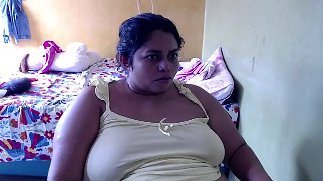 Snapshot of yulieth_bbw chatting on 10-20-25, 06:41 yulieth bbw online show from 10-20-25, 06:41