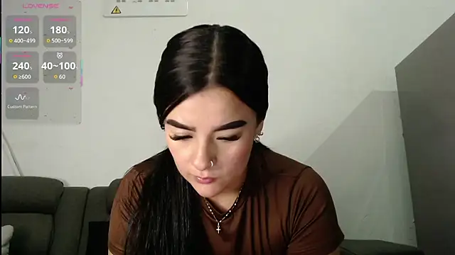 Snapshot of _dinna chatting on 11-28-25, 12:00 dinna online show from 11-28-25, 12:00