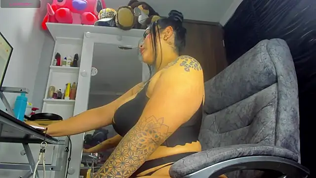 Snapshot of Pocahontas_d chatting on 06-05-26, 05:34 Pocahontas d online show from 06-05-26, 05:34