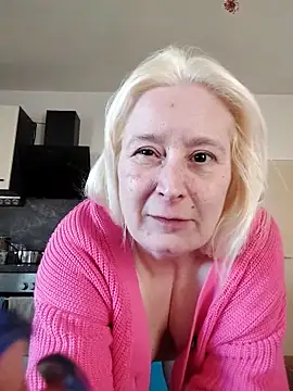 Snapshot of GeileEstelle chatting on 04-25-26, 03:20 GeileEstelle online show from 04-25-26, 03:20