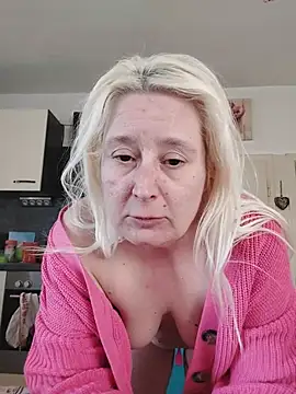 Snapshot of GeileEstelle chatting on 05-16-26, 04:17 GeileEstelle online show from 05-16-26, 04:17