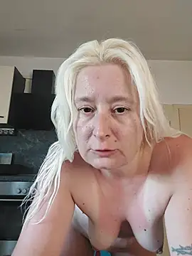 Snapshot of GeileEstelle chatting on 06-25-26, 05:29 GeileEstelle online show from 06-25-26, 05:29