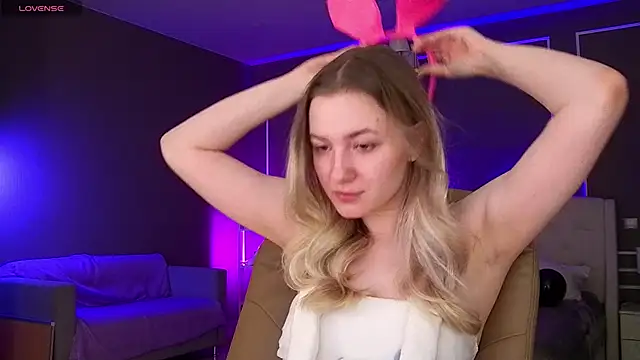 elinanortas online show from 10-25-25, 01:05