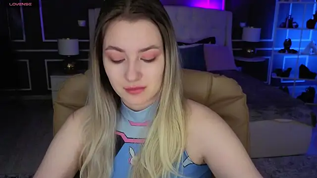 elinanortas online show from 10-27-25, 01:06