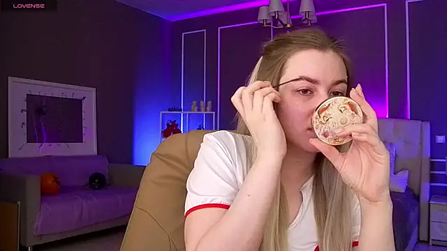 elinanortas online show from 10-30-25, 01:04