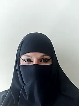 evelyn  salah online show from 10-19-25, 08:11