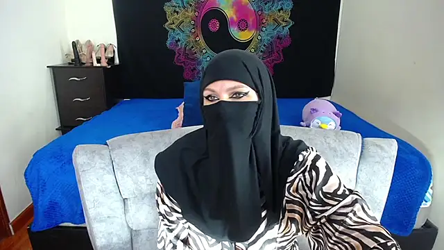 evelyn  salah online show from 11-30-25, 05:25