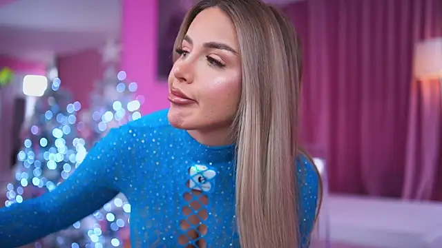 Snapshot of AshleySinn chatting on 12-20-25, 10:07 AshleySinn online show from 12-20-25, 10:07