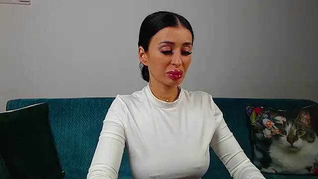 SaraDaisy online show from 11-29-25, 06:19