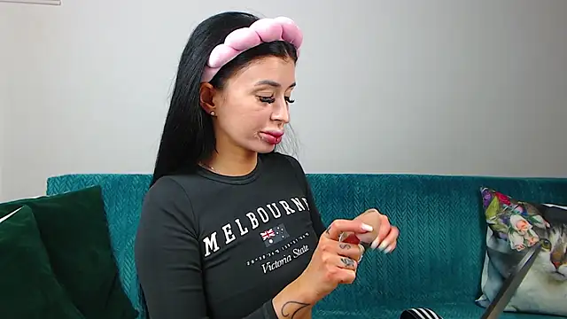 SaraDaisy online show from 02-07-26, 05:54