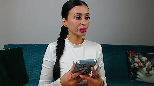 SaraDaisy online show from 02-04-26, 05:52