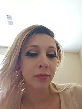 AmethystFoxx online show from 06-19-26, 06:14