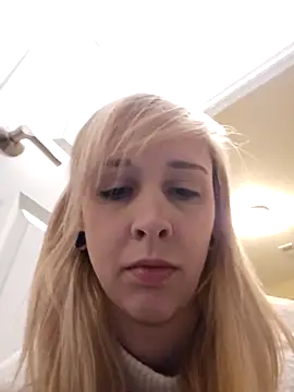 AmethystFoxx online show from 12-21-25, 10:54