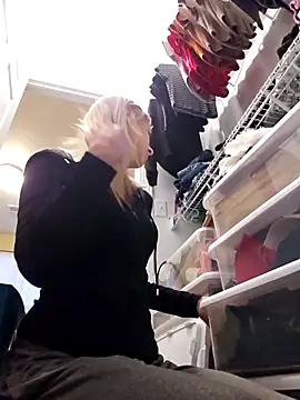 AmethystFoxx online show from 11-19-25, 10:21