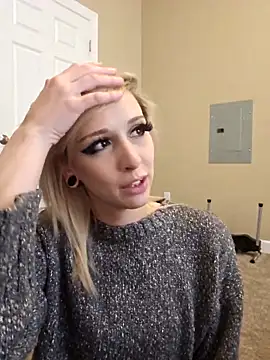 AmethystFoxx online show from 02-10-26, 09:58