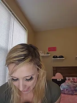 AmethystFoxx online show from 06-17-26, 06:29