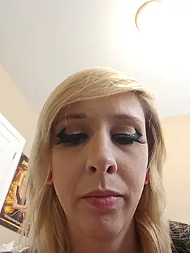 AmethystFoxx online show from 06-25-26, 08:14