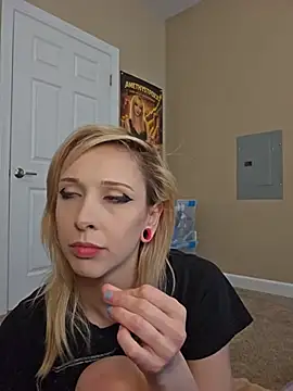 AmethystFoxx online show from 05-20-26, 06:27