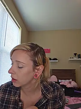 AmethystFoxx online show from 06-06-26, 05:40