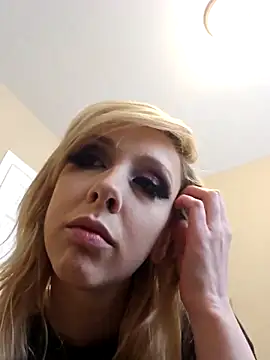 AmethystFoxx online show from 05-03-26, 06:33