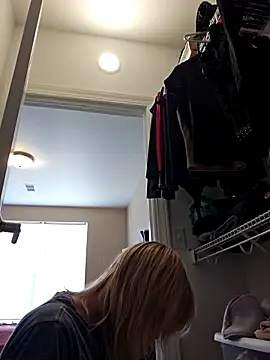 AmethystFoxx online show from 04-06-26, 05:25