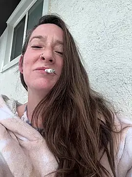 Mini And The Bear online show from 03-10-26, 03:16