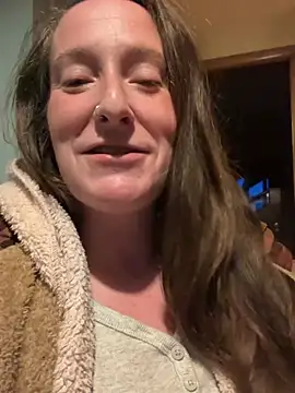 Mini And The Bear online show from 04-16-26, 01:17