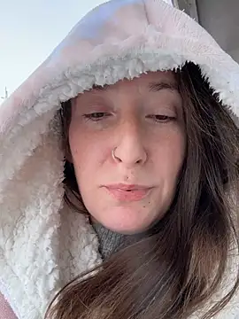 Mini And The Bear online show from 02-21-26, 03:58