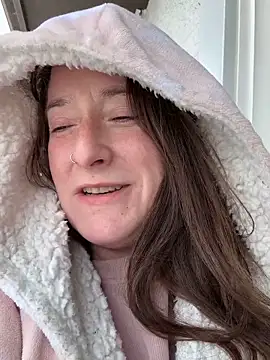 Mini And The Bear online show from 03-16-26, 05:48