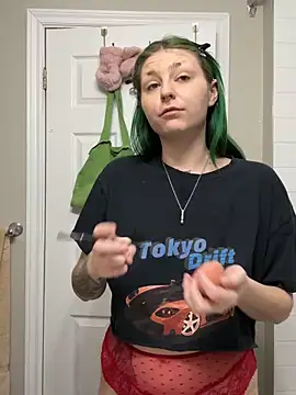 Snapshot of itsbabydashh chatting on 03-18-26, 01:02 itsbabydashh online show from 03-18-26, 01:02