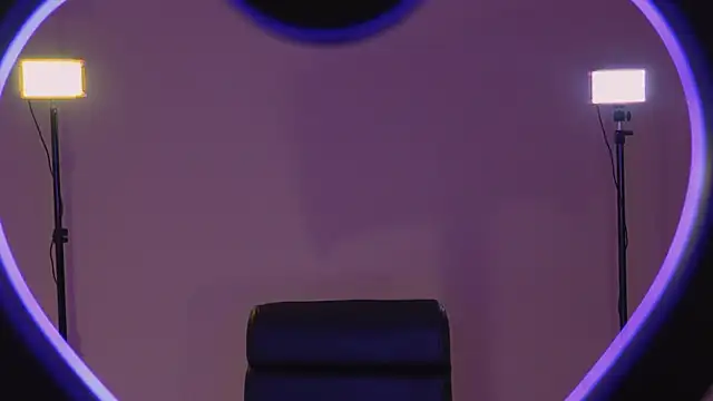 Snapshot of NaomiSainz chatting on 03-11-25, 12:39 NaomiSainz online show from 03-11-25, 12:39