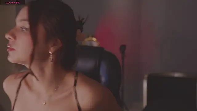 Snapshot of NaomiSainz chatting on 02-27-26, 01:44 NaomiSainz online show from 02-27-26, 01:44