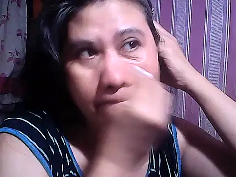 Snapshot of sweetsosie18 chatting on 10-16-25, 10:45 sweetsosie18 online show from 10-16-25, 10:45
