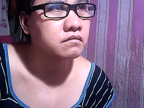 Snapshot of sweetsosie18 chatting on 10-14-25, 04:13 sweetsosie18 online show from 10-14-25, 04:13