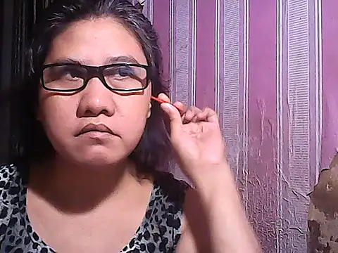 Snapshot of sweetsosie18 chatting on 10-10-25, 06:03 sweetsosie18 online show from 10-10-25, 06:03