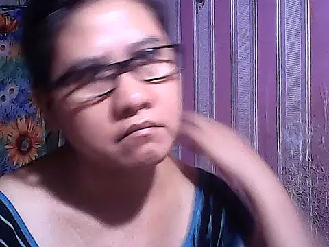Snapshot of sweetsosie18 chatting on 10-17-25, 11:34 sweetsosie18 online show from 10-17-25, 11:34