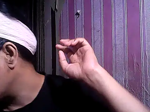 Snapshot of sweetsosie18 chatting on 09-16-25, 04:19 sweetsosie18 online show from 09-16-25, 04:19