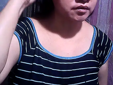 Snapshot of sweetsosie18 chatting on 10-13-25, 04:08 sweetsosie18 online show from 10-13-25, 04:08