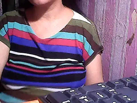 Snapshot of sweetsosie18 chatting on 03-20-25, 05:04 sweetsosie18 online show from 03-20-25, 05:04