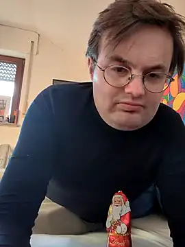 Snapshot of makau1 chatting on 12-25-24, 12:37 makau1 online show from 12-25-24, 12:37